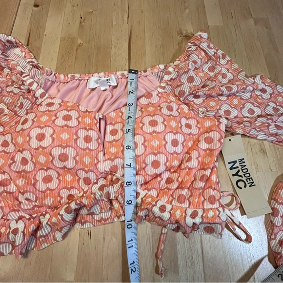 2 for$15 Madden NYC Juniors Cropped Keyhole Top - Picture 10 of 15